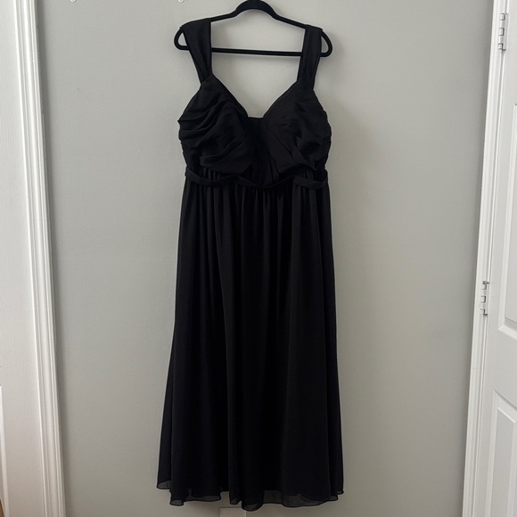 Chic Black Formal Dress - Picture 1 of 6